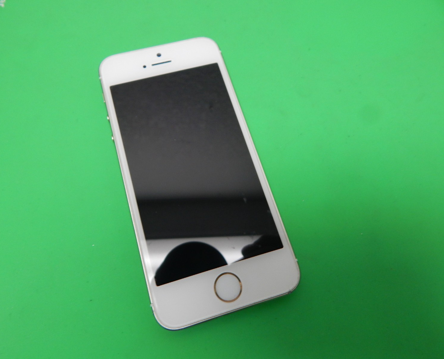 Apple iPhone 5S – 32GB -Silver (Unlocked) A1533 FREE BUNDLE & SHIPPING
