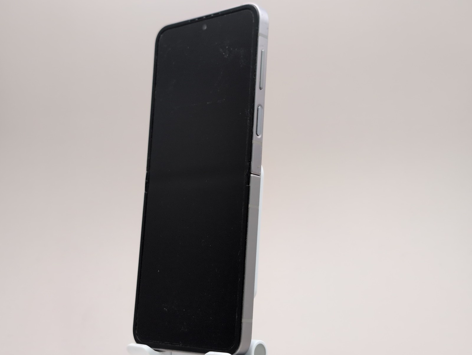 Samsung Galaxy Z Flip6 SM-F741B 256GB Silver Shadow Unlocked W086296