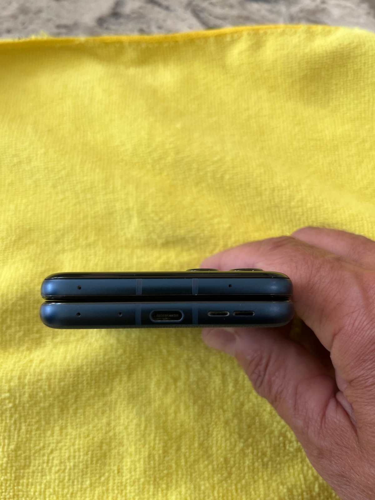 2025 Motorola Razr Blue 256GB Unlocked 9/10 Condition