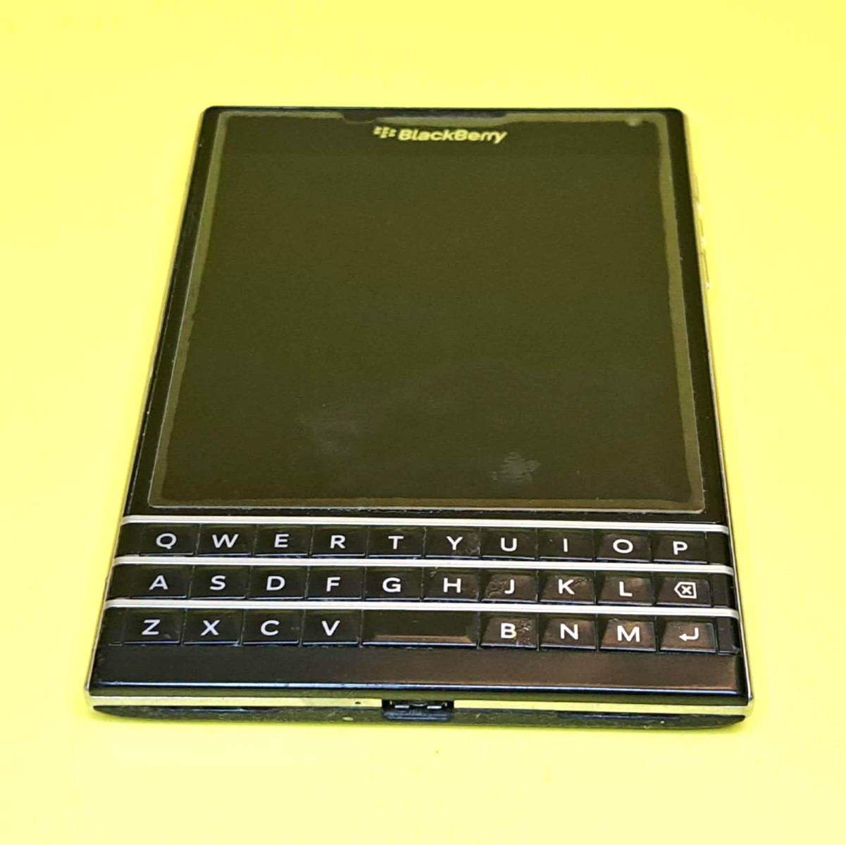 ⚡NO POWER⚡BLACK BLACKBERRY PASSPORT Q30 4.5″ 13MP 32GB QWERTY 4G LTE CELL PHONE⚡