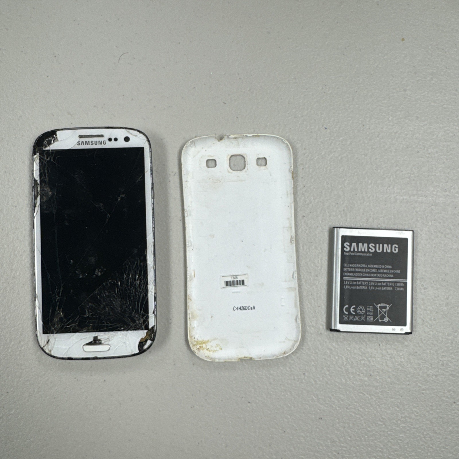 Samsung Galaxy S3 White LCD Broken Phone Not Turning on Phone for Parts Only