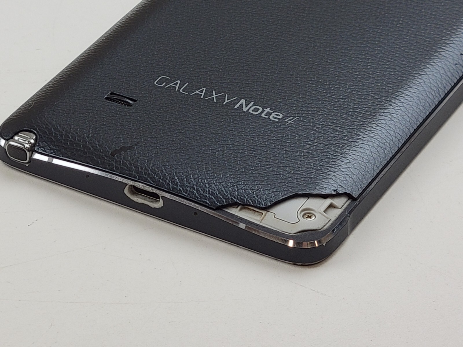 Samsung Galaxy Note 4 (SM-N910A) 32GB (AT&T) – *HEAVY BURN* – Clean IMEI – J9731