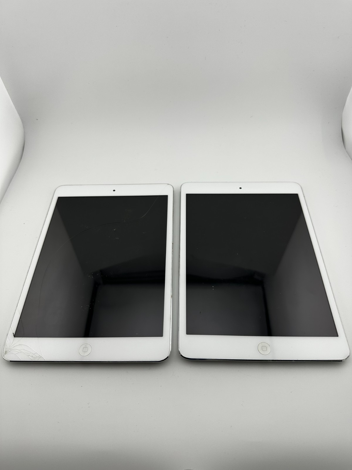 Apple iPad mini 1st Gen A1432 16GB Wi-Fi Silver Lot Of 2 “Please read “
