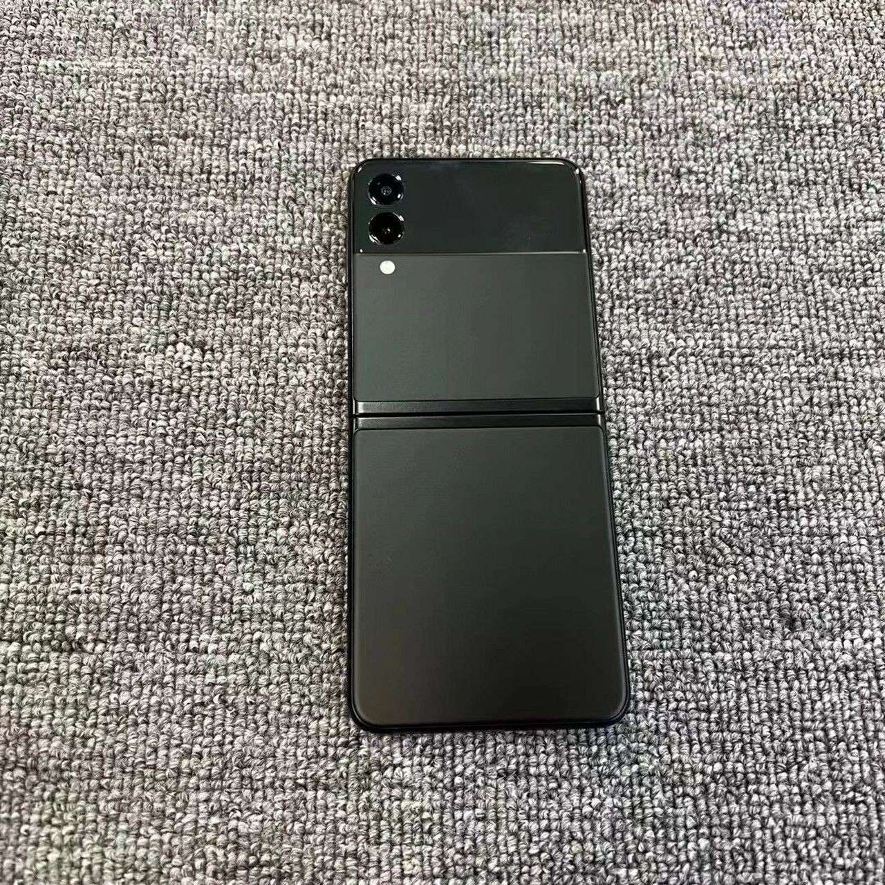 Samsung Galaxy Z Flip 4 SM-F721U Unlocked 128GB Graphite Smartphone OPEN BOX