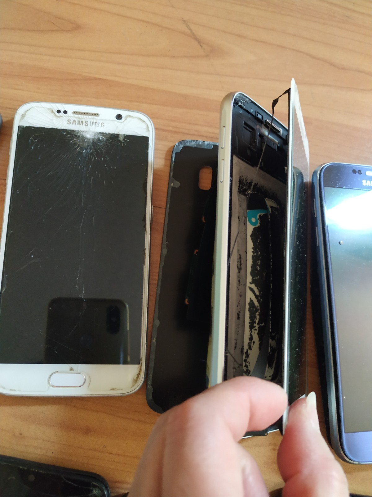 Lot of 12 Mixed model Samsung Galaxy S7 active /S6 and other For parts
