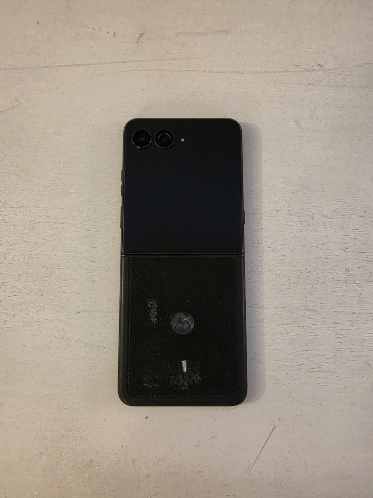 Motorola Razr Ultra 2025 – 16/512GB – NO CELLULAR DATA – READ DESCRIPTION
