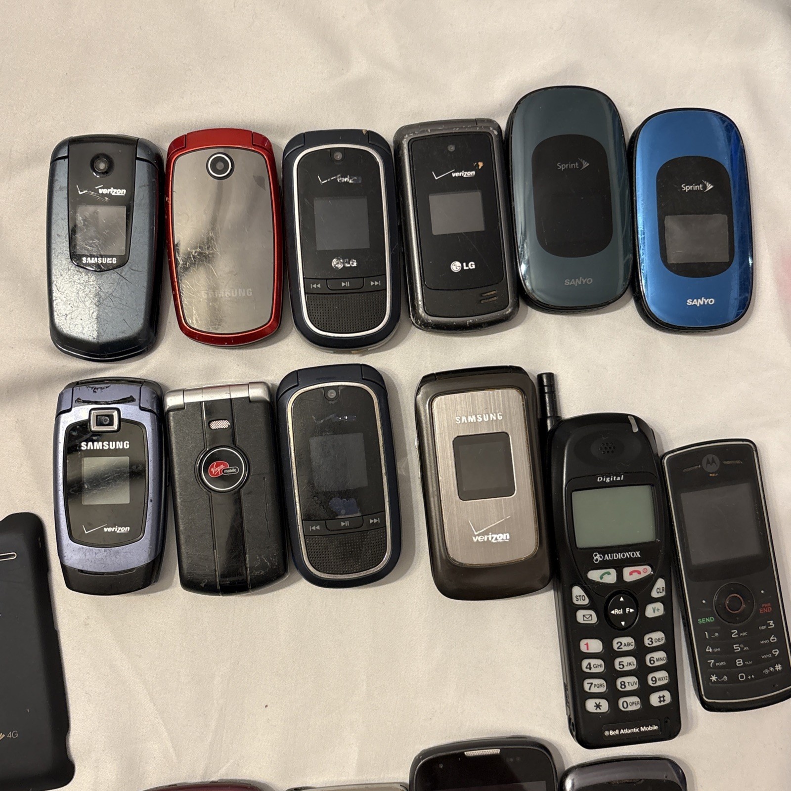 Lot Of Smart & Flip Phones, Untested, Parts / Repair, Mixed Brands & Models