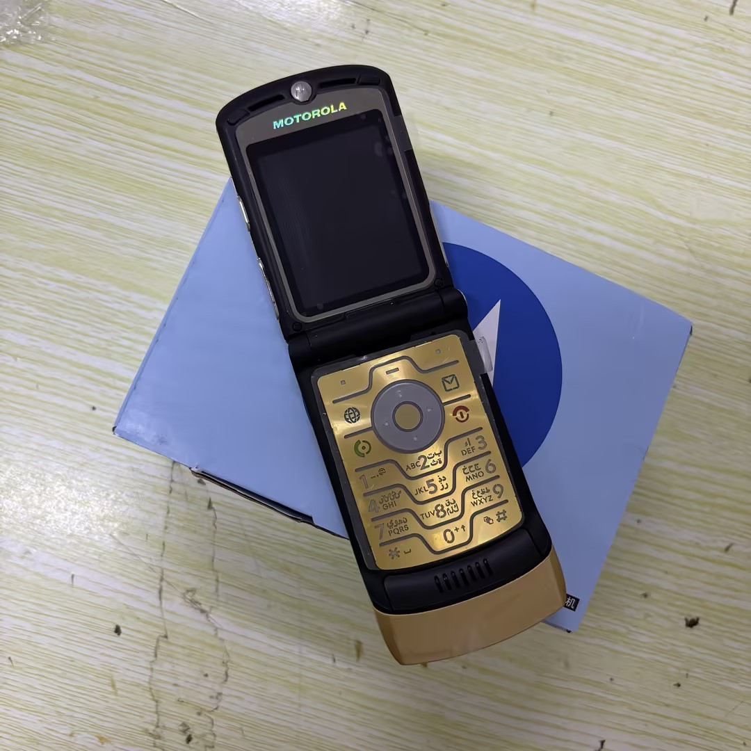 Unlocked Motorola RAZR V3i Dolce Gabbana Gold GSM Flip Bluetooth Mobile Phone