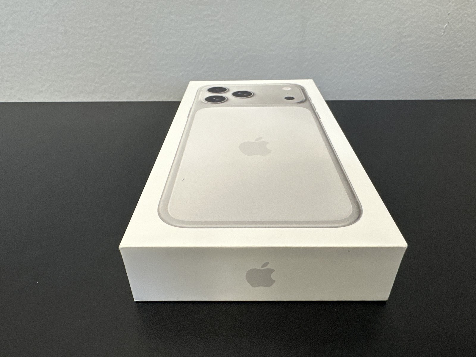 Open Box Apple iPhone 17 Pro Max 256GB Silver (AT&T Cricket ONLY) Cycle 12
