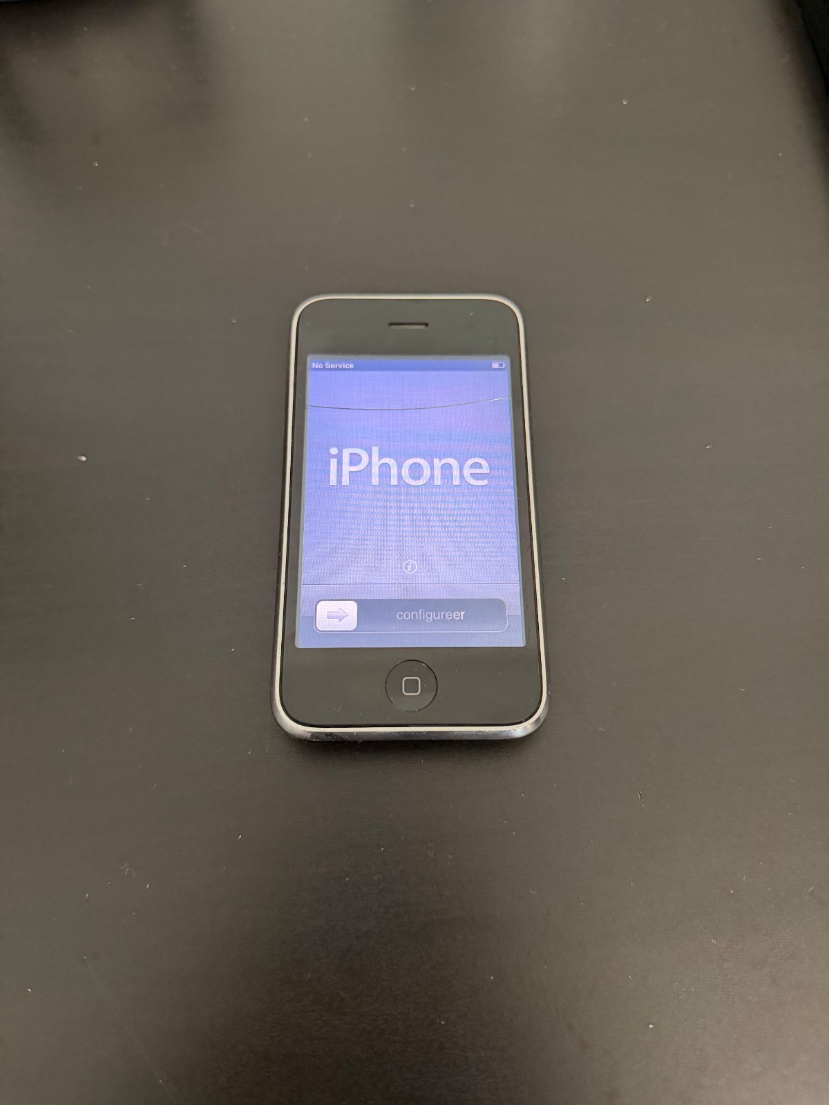 Apple iPhone 3GS – 32 GB – Black (Unlocked) With Screen Fracture