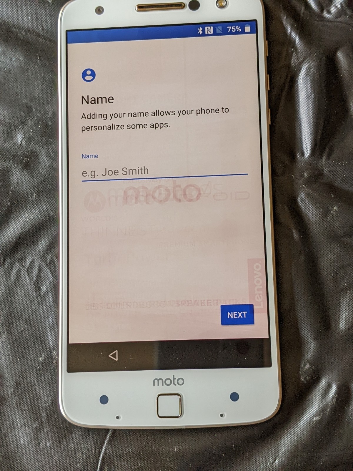 Motorola Moto Z Droid XT1650 White/Gold 32GB (Verizon) – Great Shape – Read