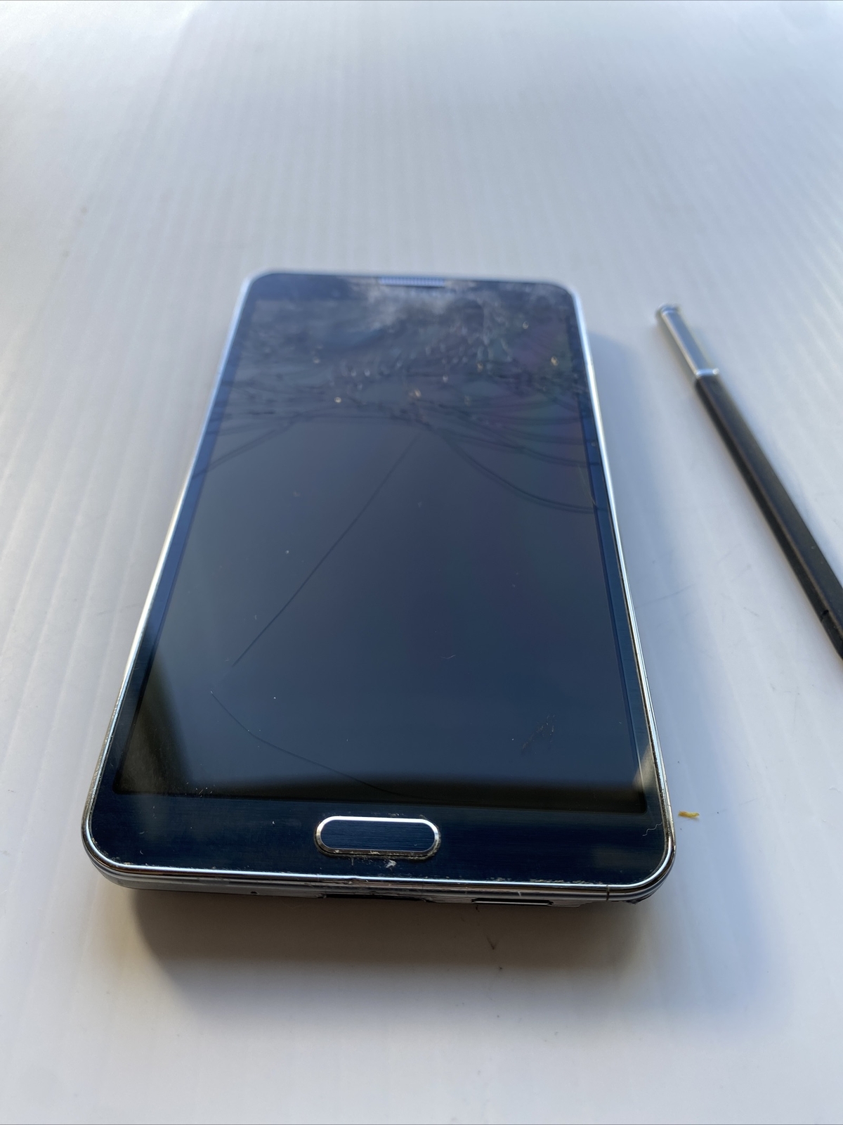 Samsung Galaxy Note 3 Verizon N900V 32GB Black Cracked Screen For Parts