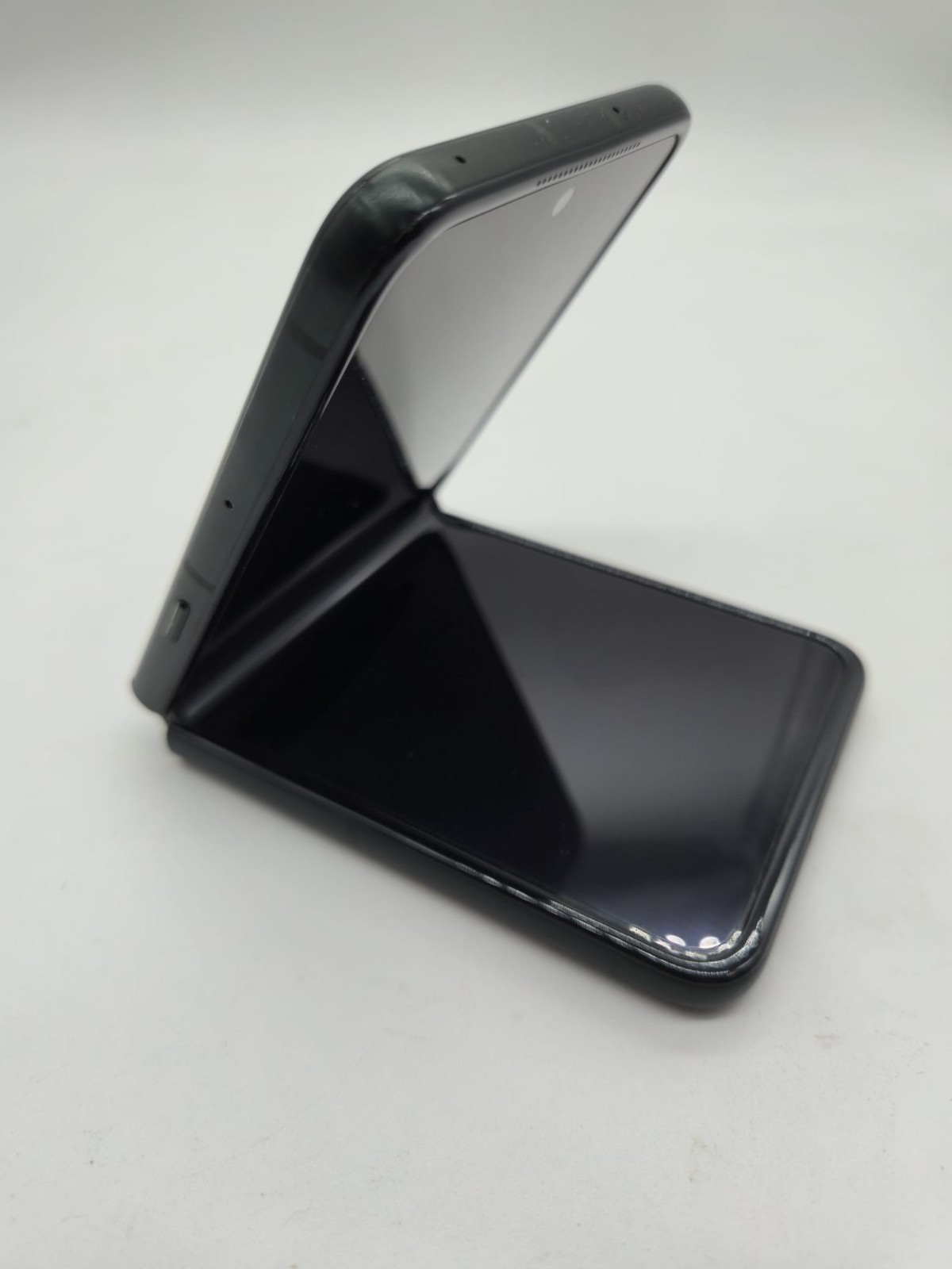 Motorola Razr Ultra 2025 XT2551-2 512GB Factory Network Pantone Scarab