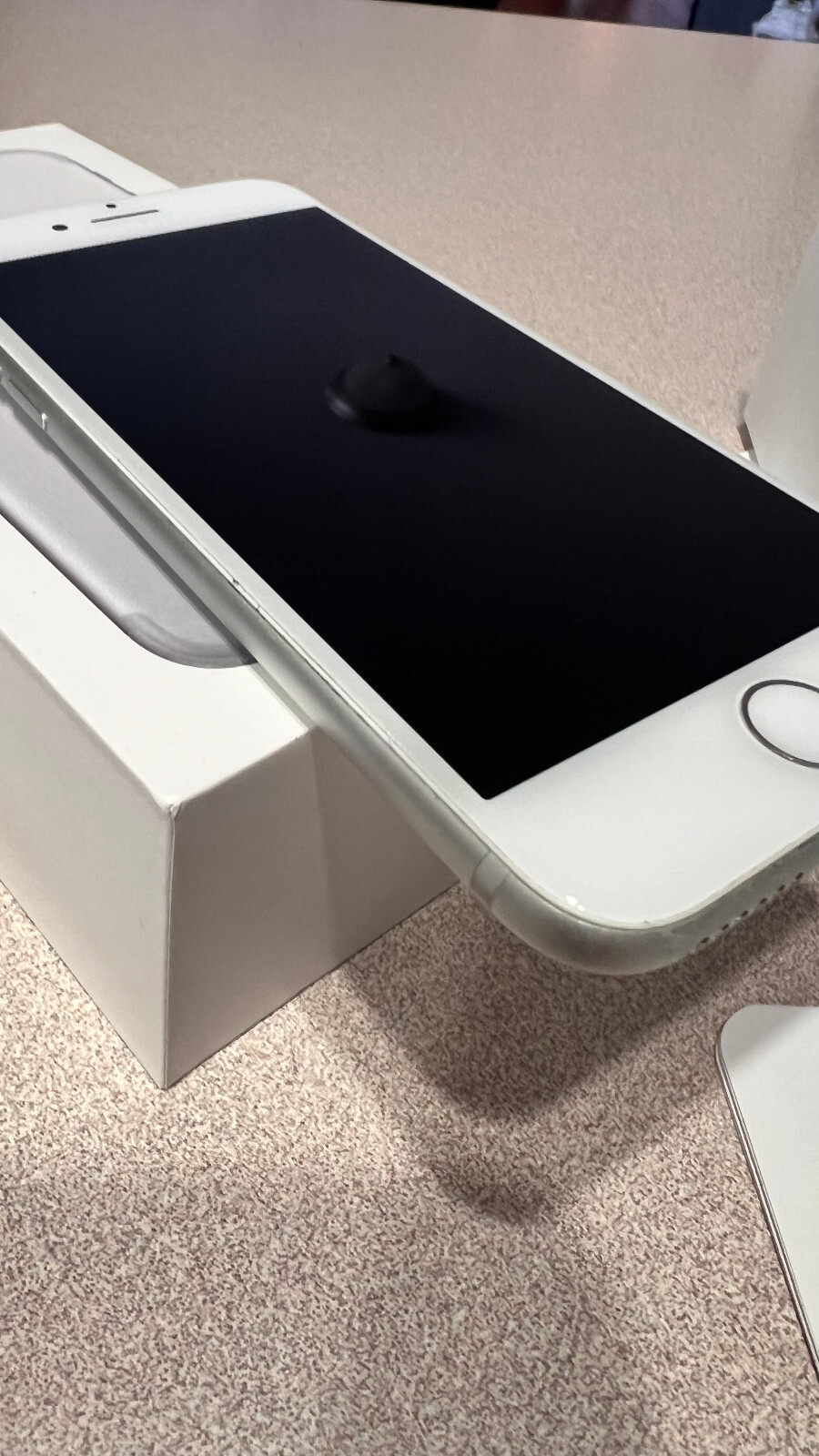 Apple iPhone 7 128GB Unlocked Silver, Excellent Condition! Accessories included!