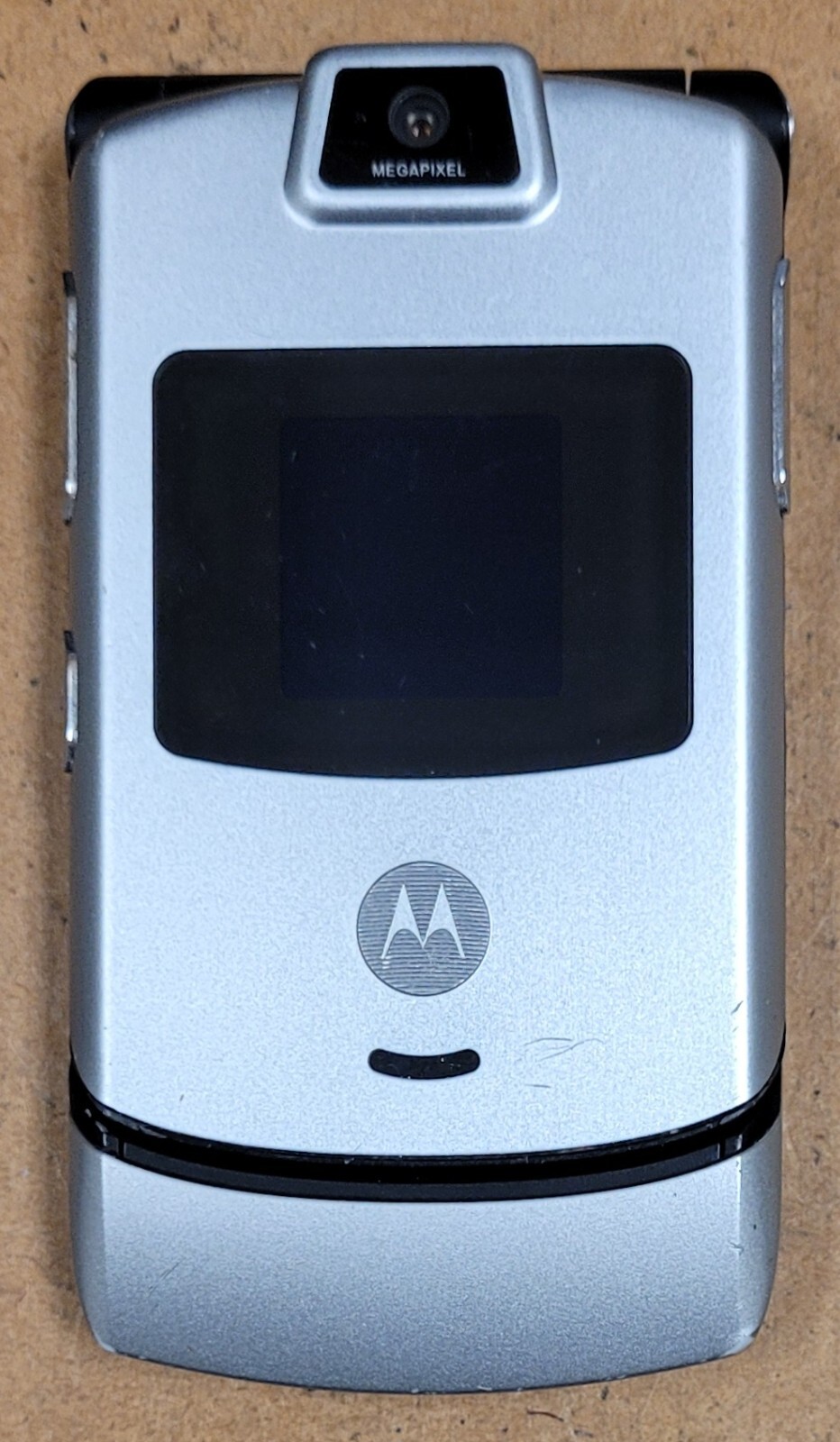 Motorola RAZR V3m – Silver and Black ( Verizon ) Cellular Flip Phone