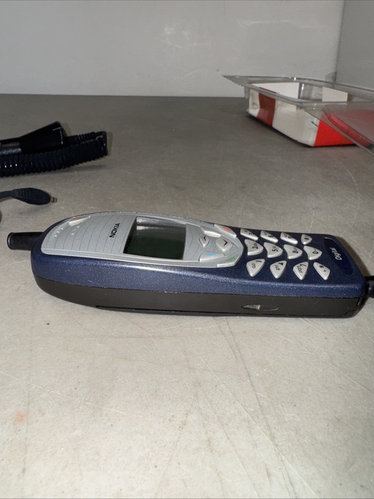 NOKIA 3285V Cell Phone – UNKNOWN CARRIER Powers Up + 2 Chargers