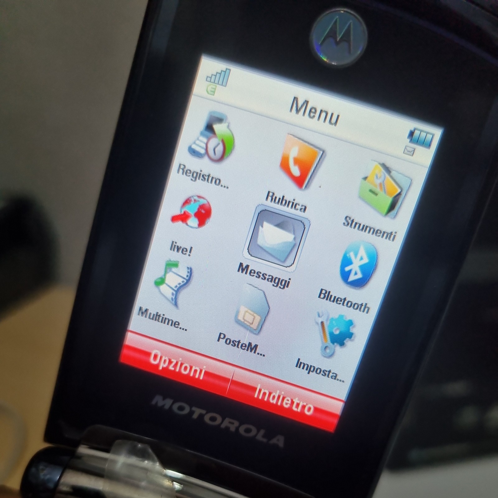 Motorola RAZR2 V8 unlocked brand new old stock