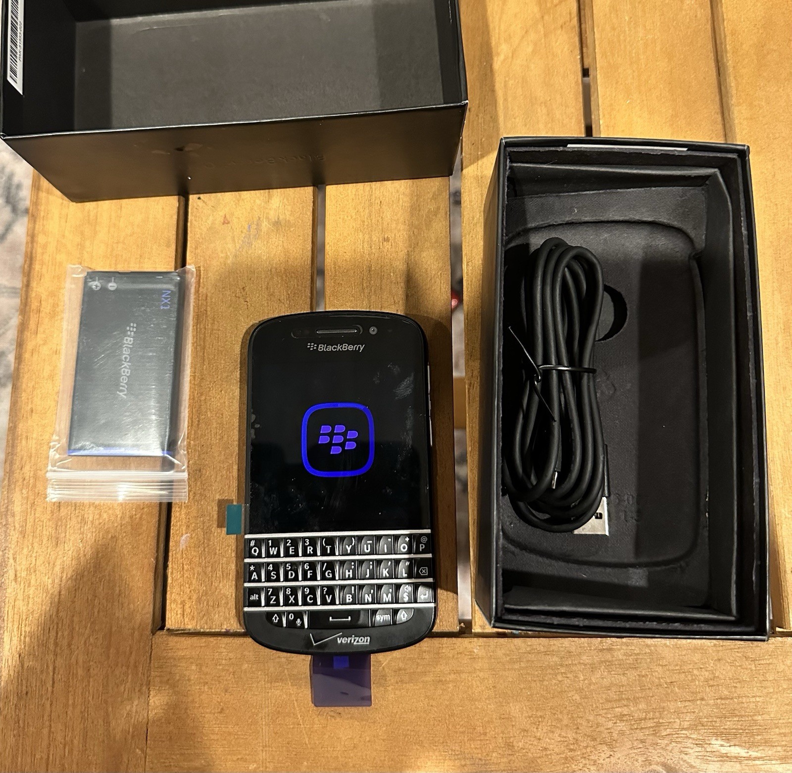 BlackBerry Q10 4G LTE In Box Xtra Battery Bundle