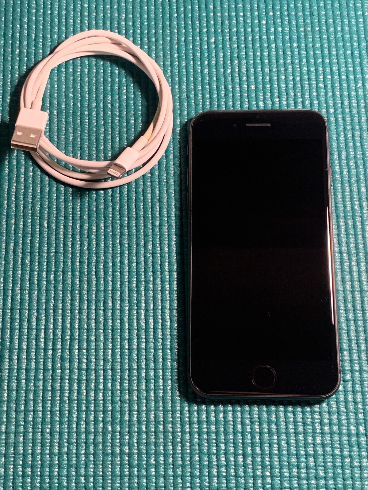 Apple iPhone 8 64GB Unlocked Smartphone Space Gray A1863 (CDMA + GSM)