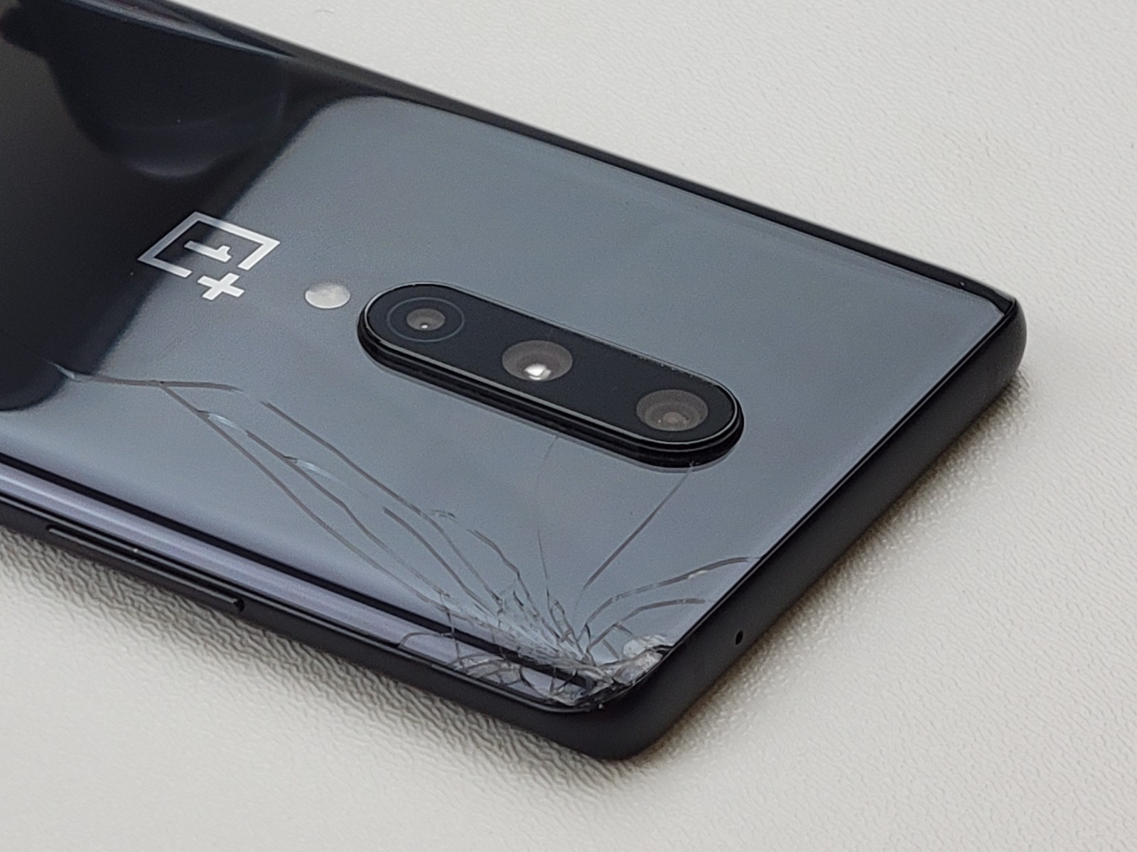 OnePlus 8 (IN2017) 128GB (GSM Unlocked) (T-Mobile) – POOR CONDITION – H7424