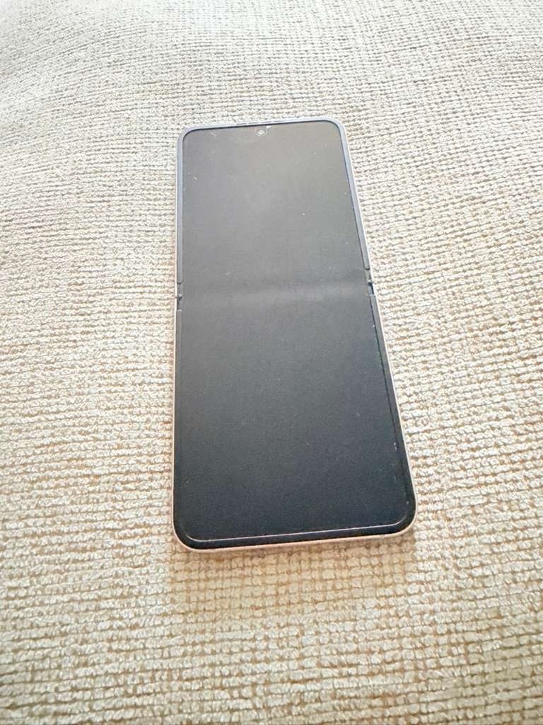Samsung Galaxy Z Flip6 512GB Silver 50MP USB-C Flip – Factory unlocked-Open Box
