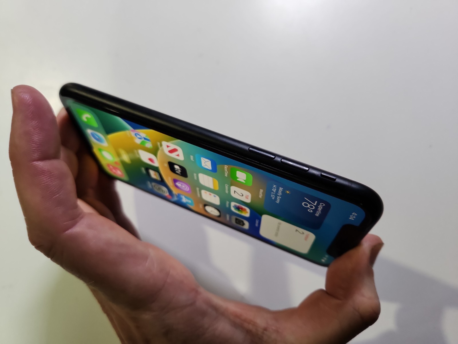 Apple iPhone XR A1984 64GB Factory Unlocked Clean IMEI Batt = 91% iOS 16.3 *RARE