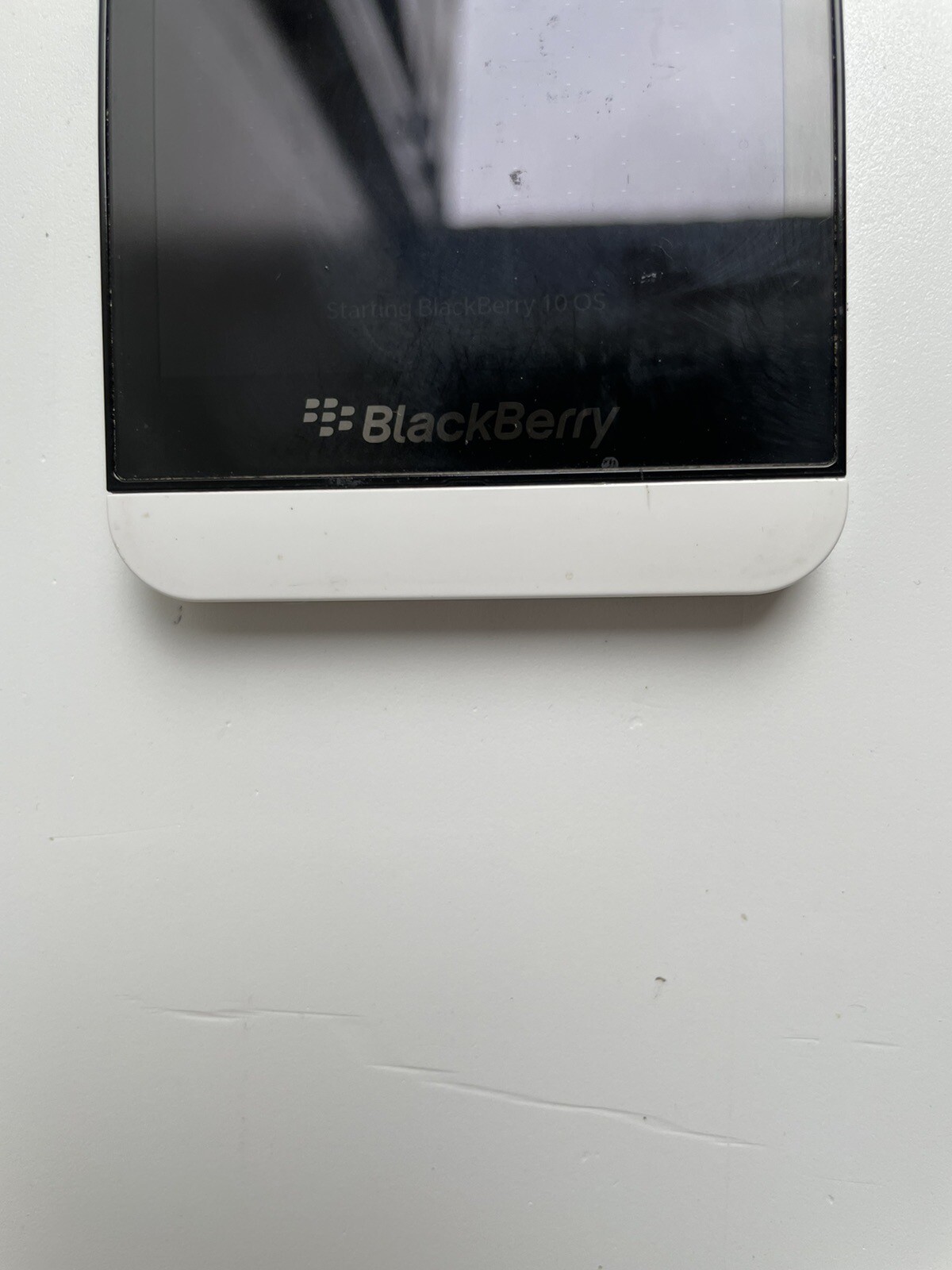 blackberry z10 Verizon Unlocked To GSM rare White Color Good Condition