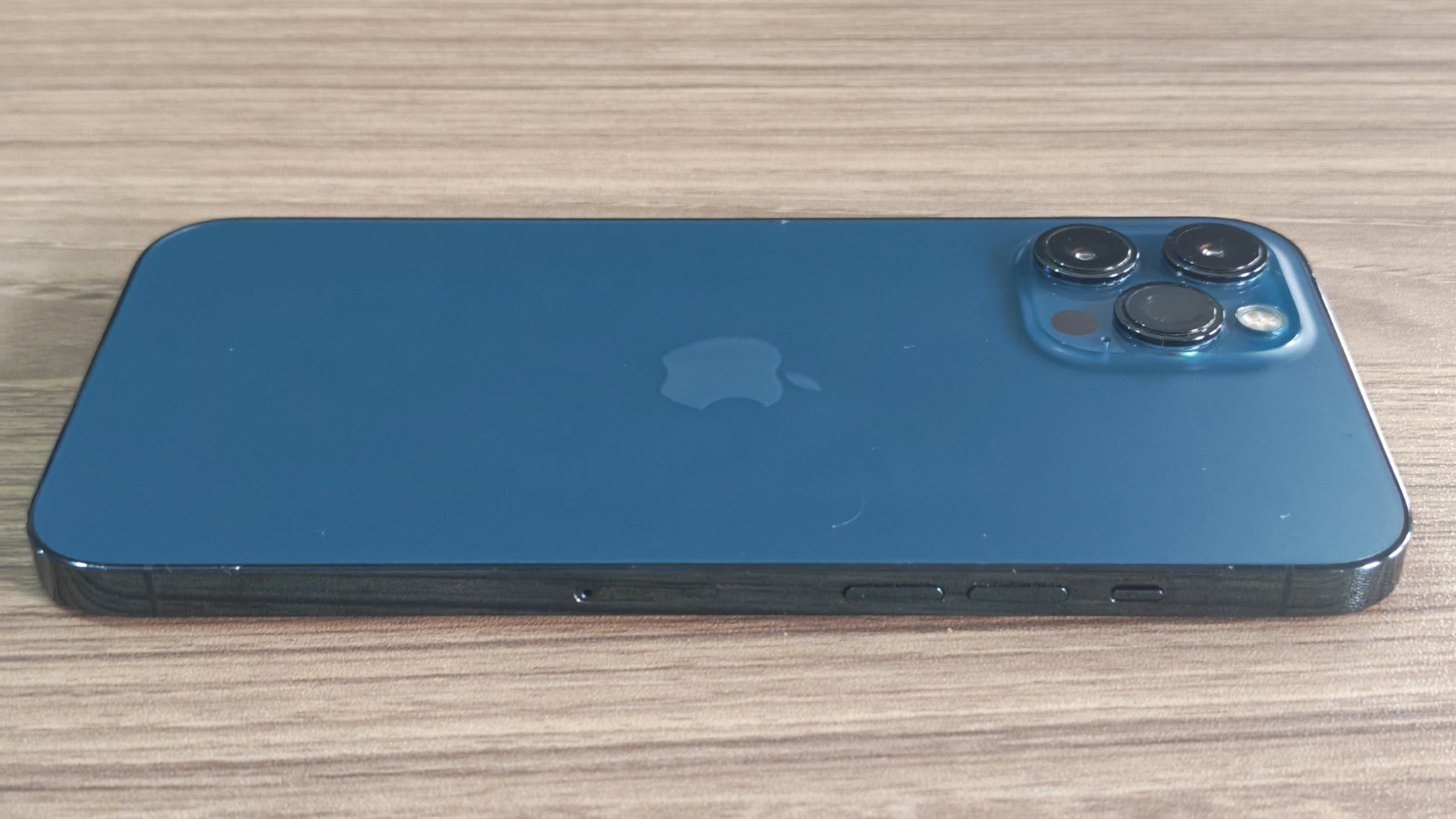 Apple iPhone 12 Pro Max Unlocked 128/256/512 GB Random Color With Accessories