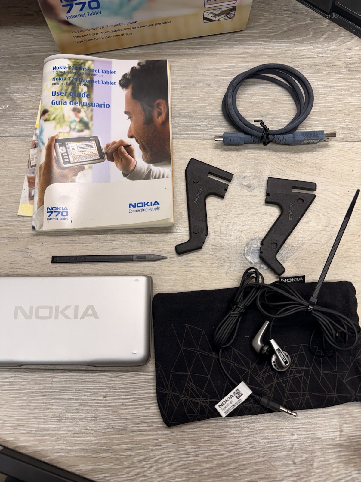 Nokia 770 In Box Rare Internet Tablet 2005 W/New Battery! Excellent Cond.