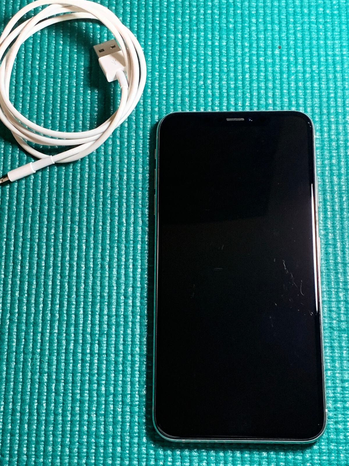 Apple iPhone XS Max – 64GB – Silver (Unlocked) A1921 (CDMA + GSM)