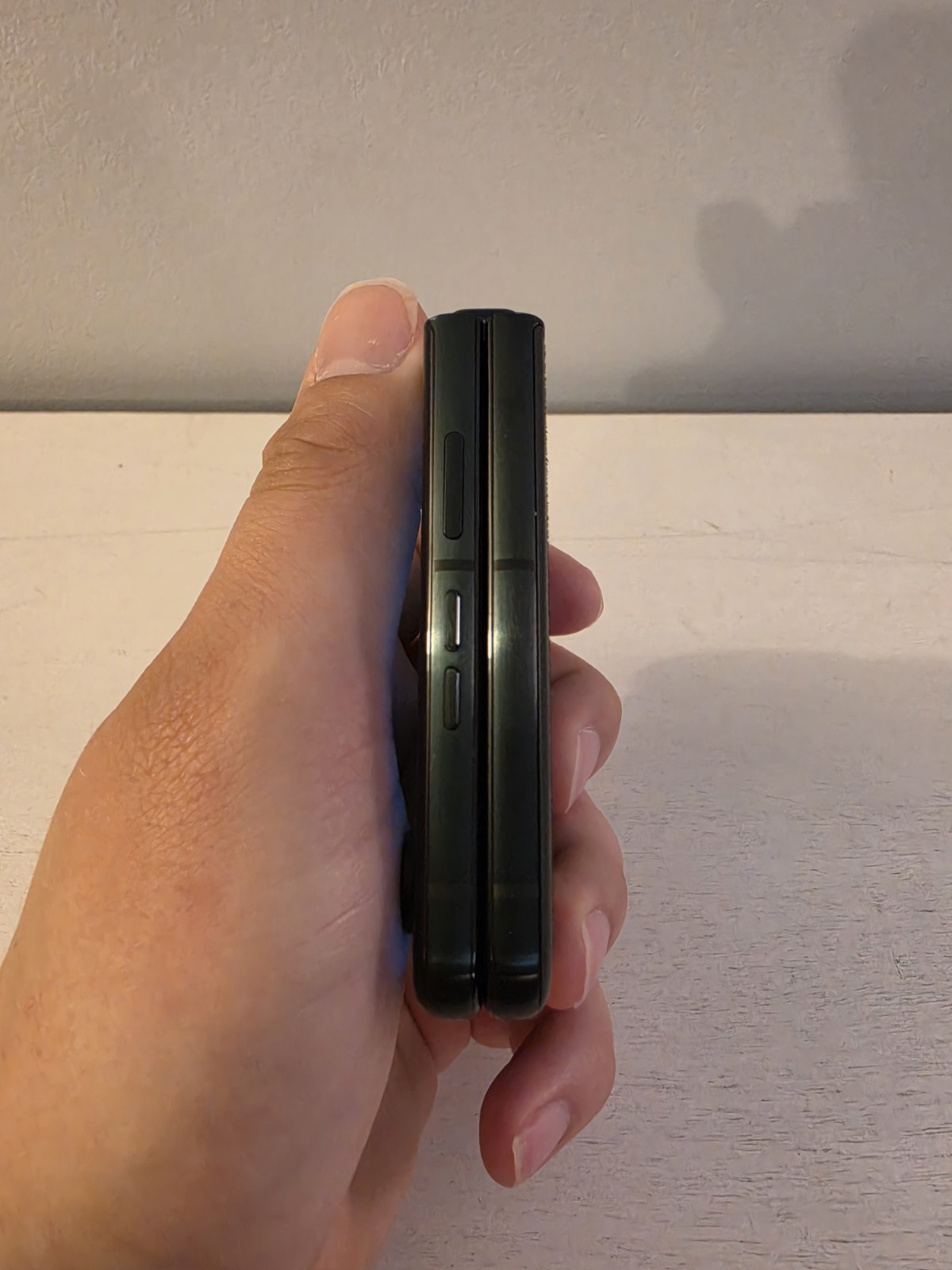 Motorola Razr Ultra 2025 – 16/512GB – NO CELLULAR DATA – READ DESCRIPTION