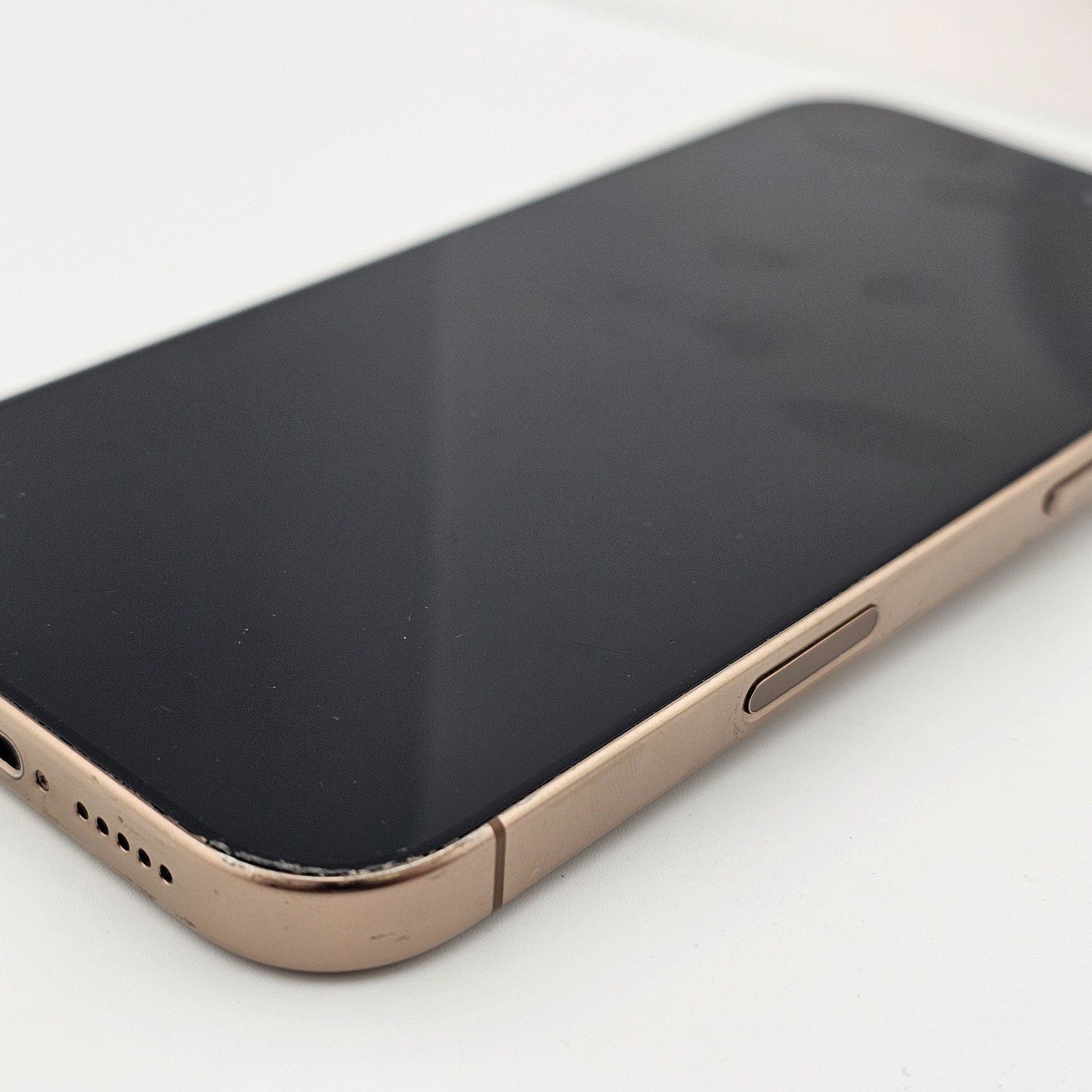 Apple iPhone 16 Pro A3083 – Unlocked 512GB Desert – *CRACKED GLASS/BLACK SPOT*