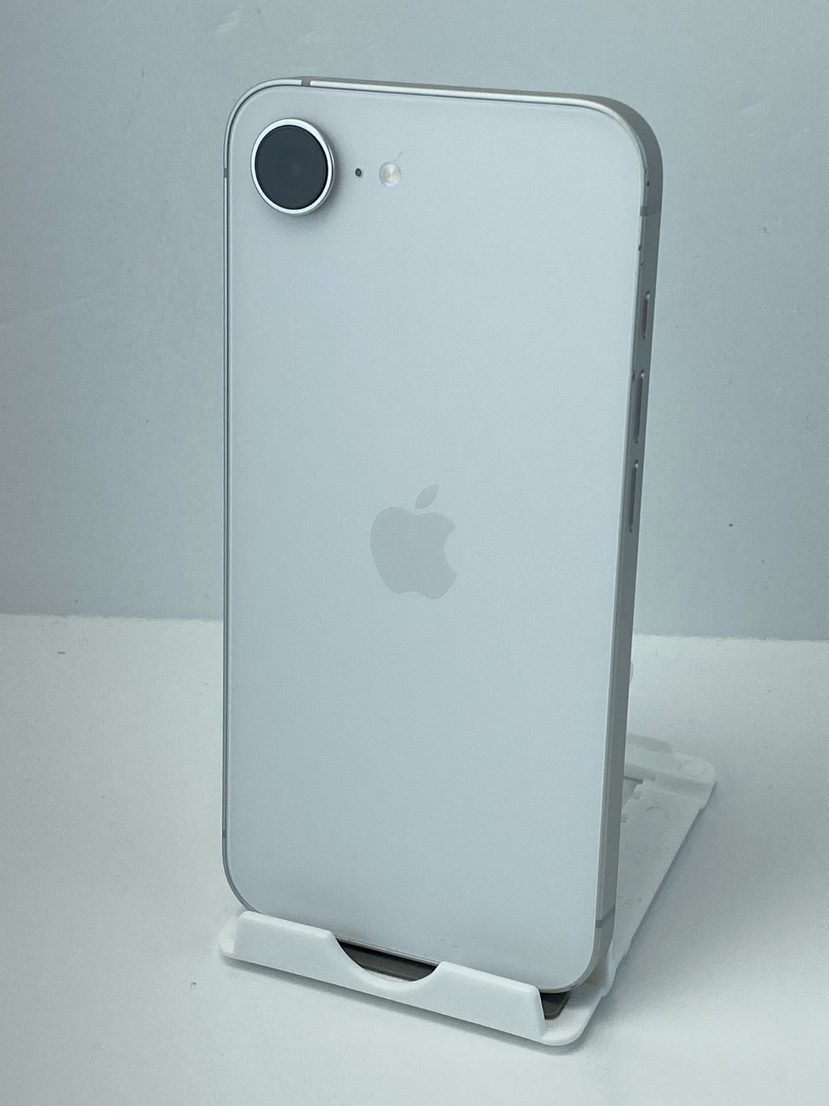 Apple iPhone 17e A3575 256GB White Warranty 100% battery health Unlocked phone