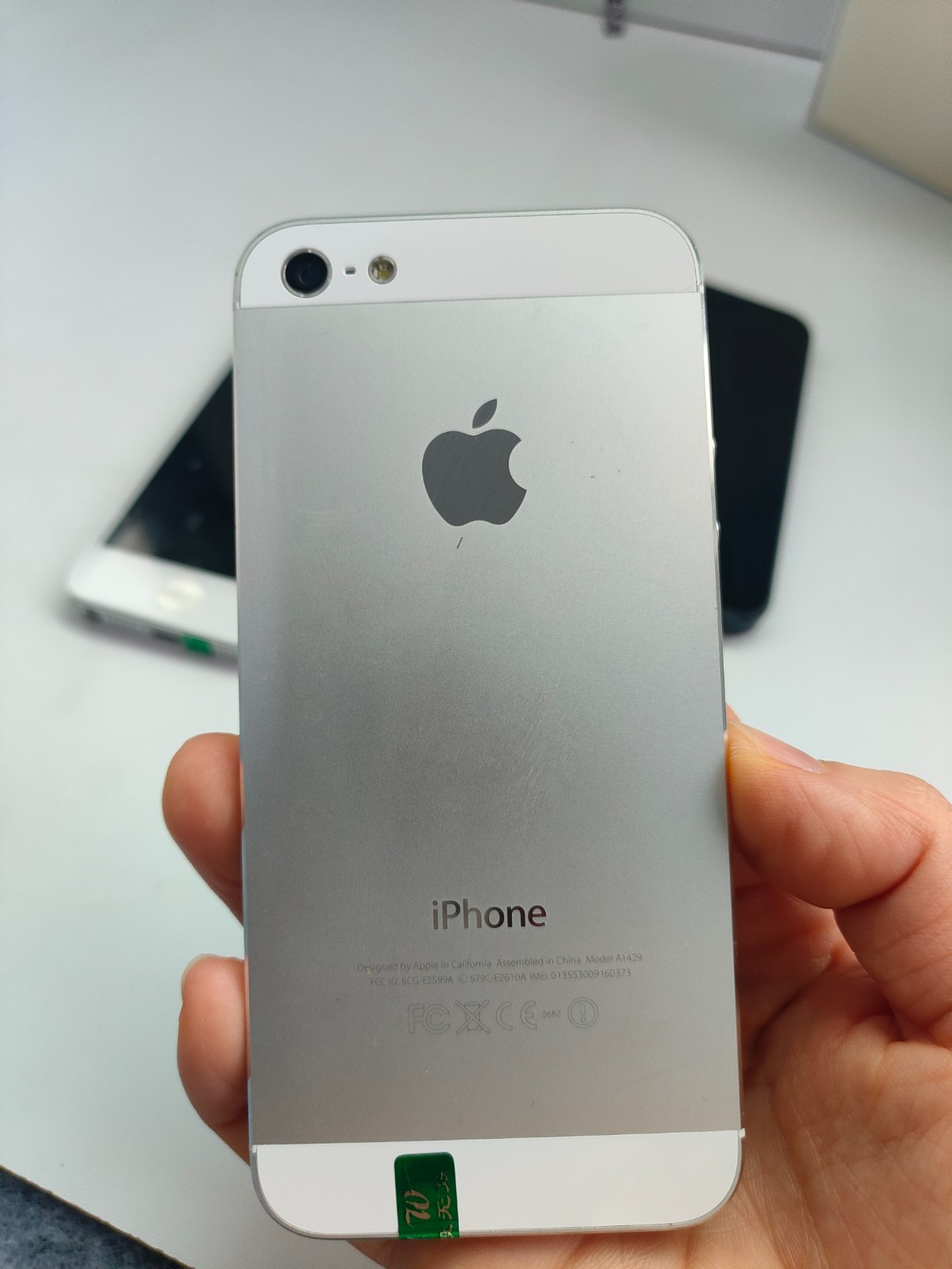 Apple iPhone 5 – Unlocked 16 GB 32 GB – Black Silver Gold iOS 10 Good Condition
