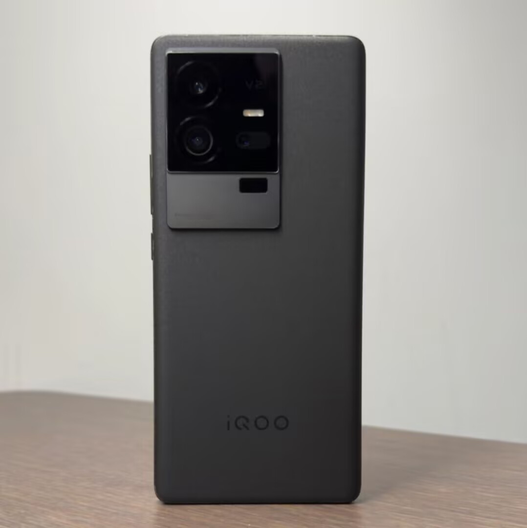 vivo iQOO 11 Pro 5G 6.78″ 50MP Android 13 Snapdragon 8 Gen 2 4700mAh unlocked