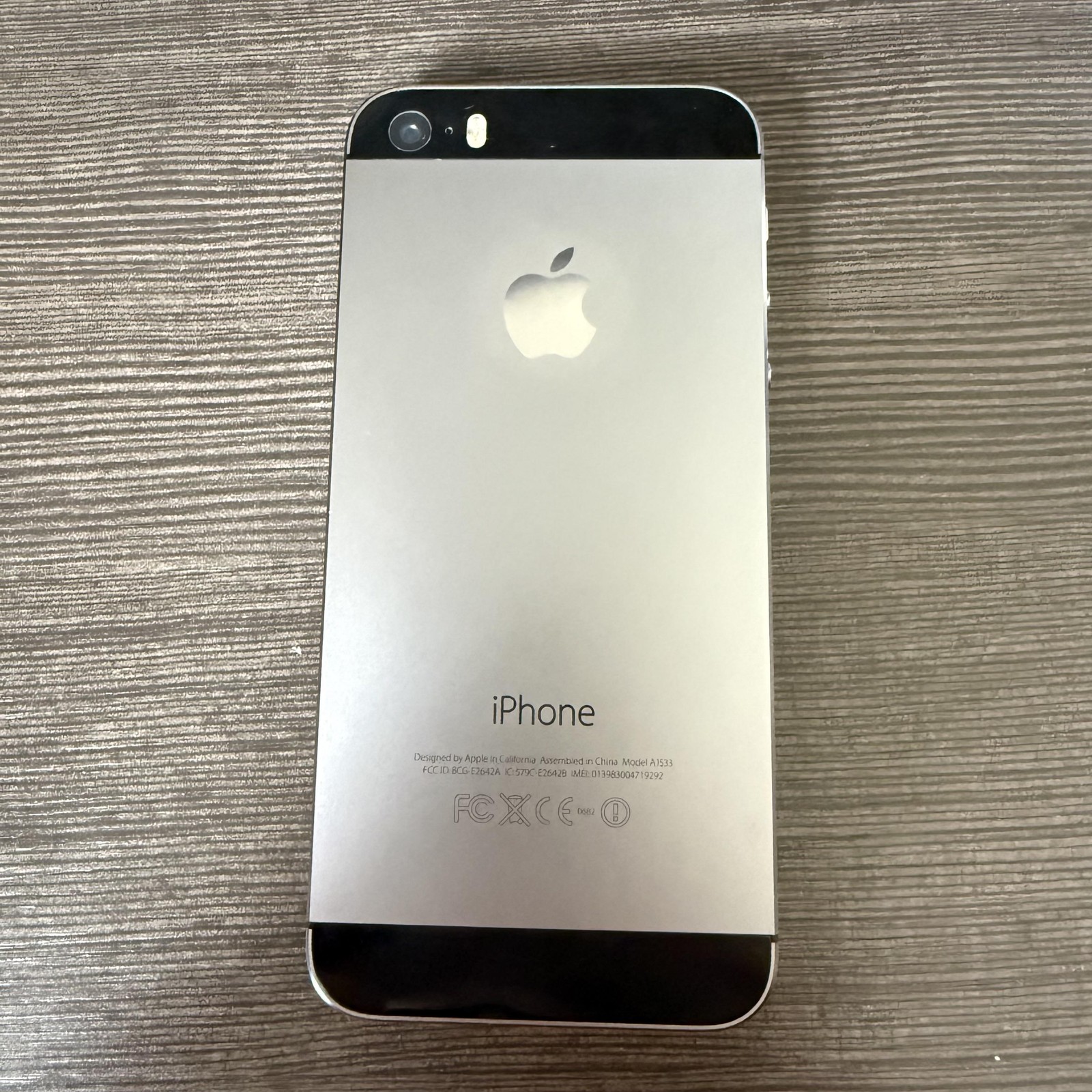 Apple IPhone 5S Gray 4in Smartphone A1533 IOS Touch Screen Camera Read Info