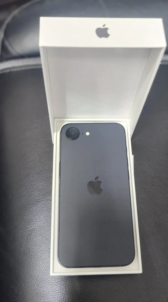 IPhone 16E 128gb NEWS (Boost Mobile ONLY)FREEE Bluetooth EarPods!!!BlackOnly