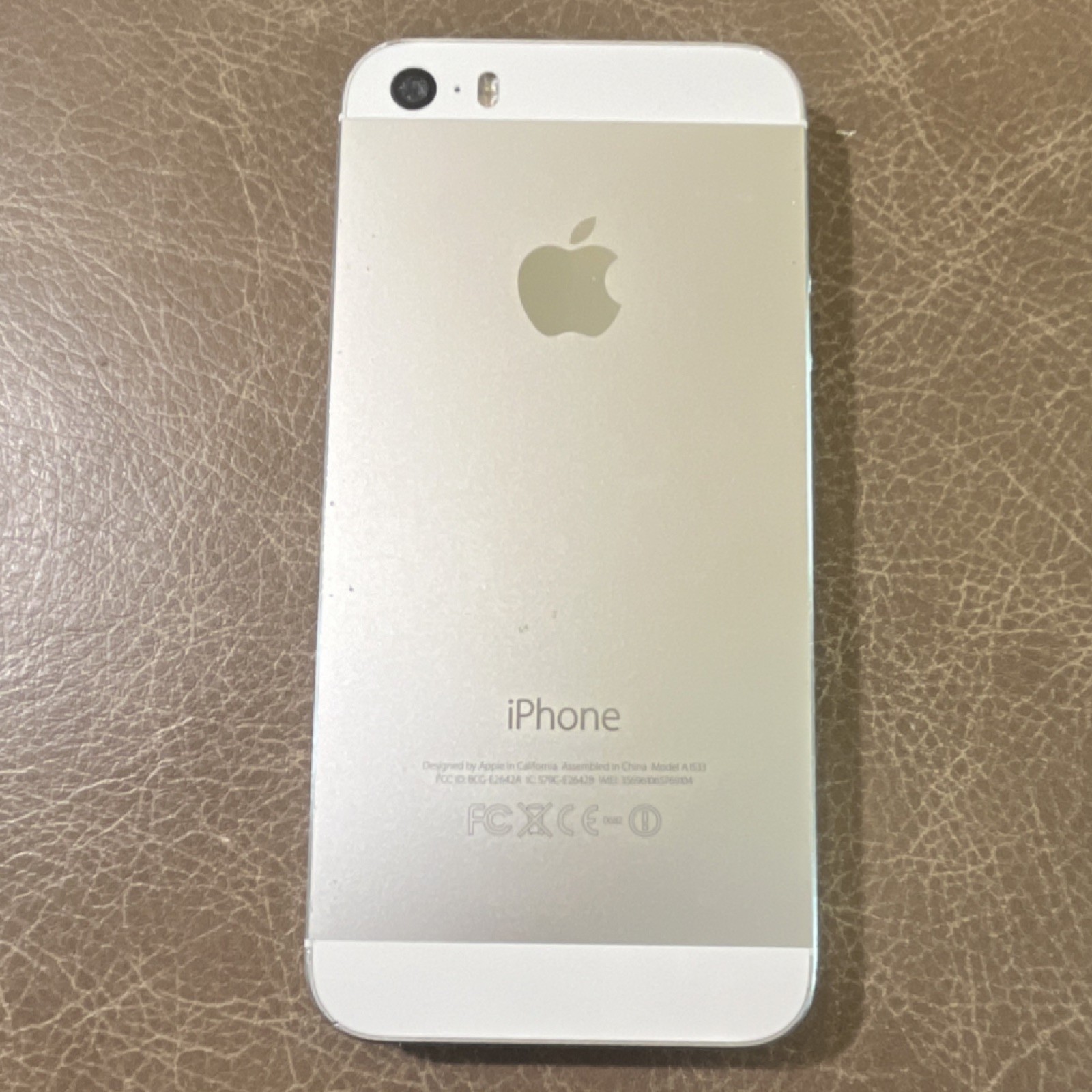 Apple iPhone 5s Silver 8MP Camera 4.0in Screen Model A1533 Smartphone
