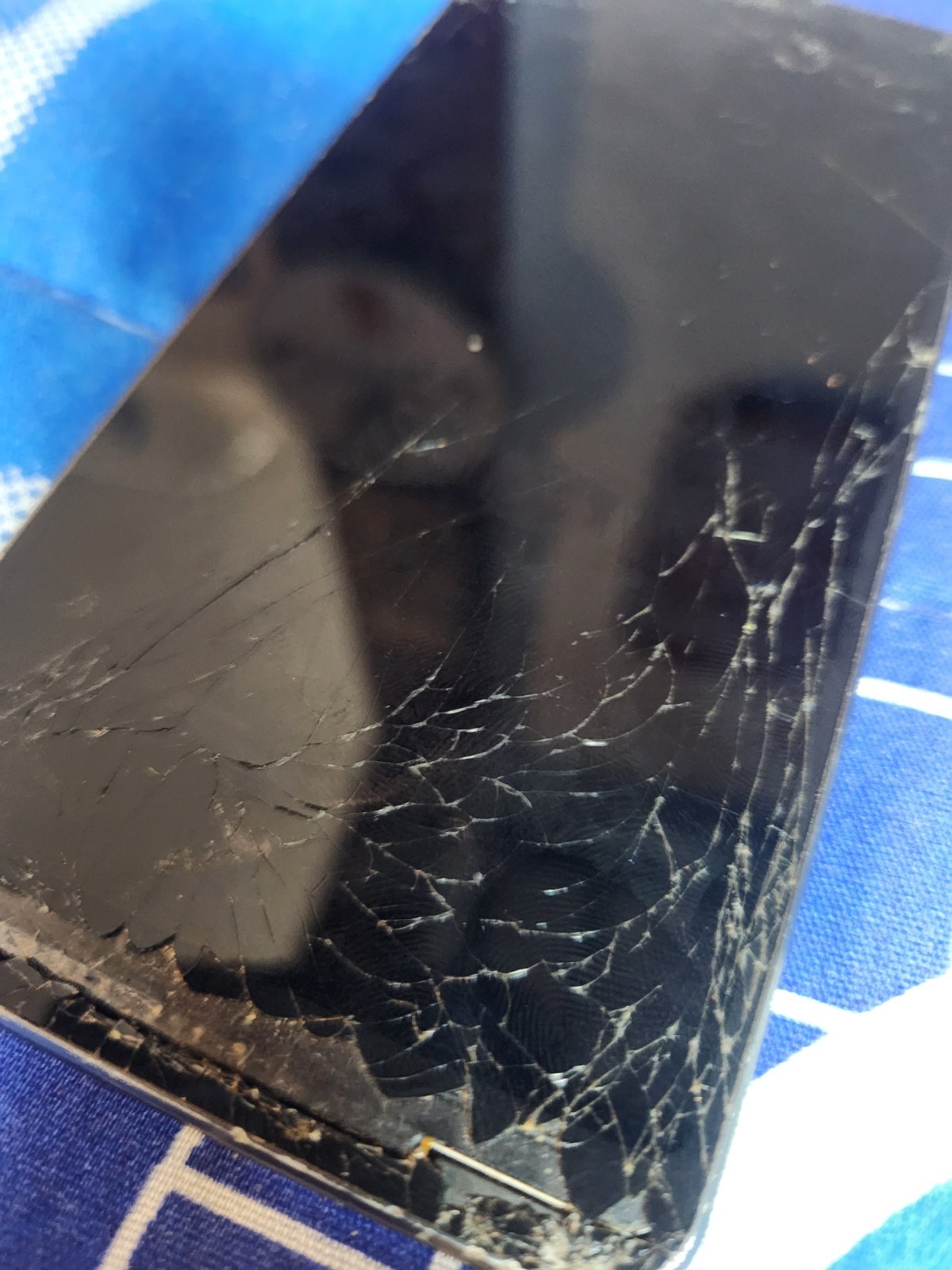 LG G6 Parts Phone, Cracked Unsure Of Carrier Or Specs Priced Cheap