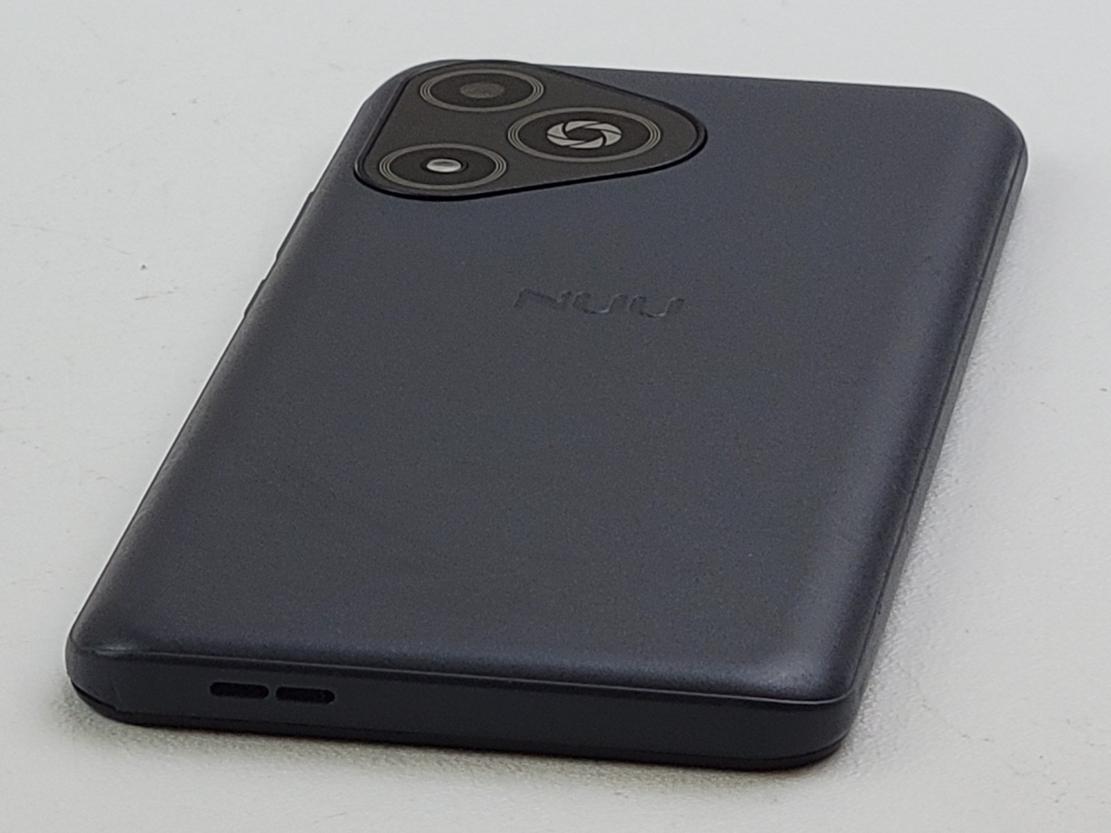 NUU Mobile N21 (N6504L) 32GB (CARRIER UNKNOWN) Dual SIM – CRACKED – H5638
