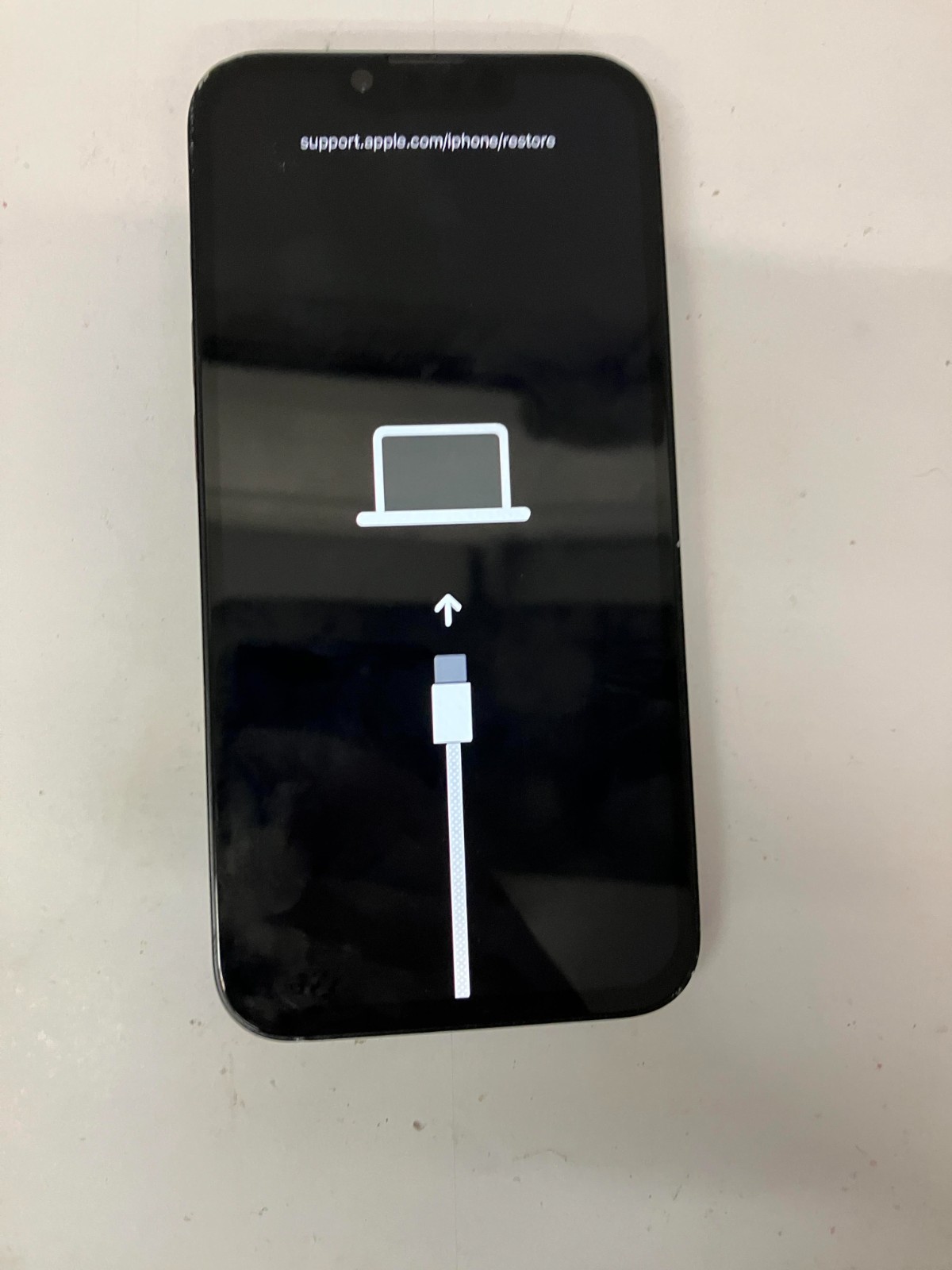 Read* Apple iPhone 16e – 128 GB – White (Spectrum) ~m2250