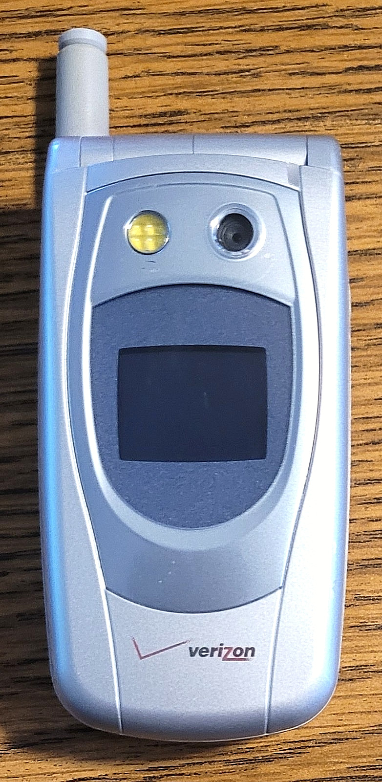 Audiovox CDM-9900 – Silver and Gray ( Verizon ) Super Rare Flip Phone – Bundled