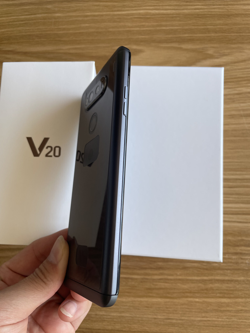 LG V20 H990DS Dual SIM Unlocked 64GB + 4GB Fingerprint 4G Smartphone- New Sealed