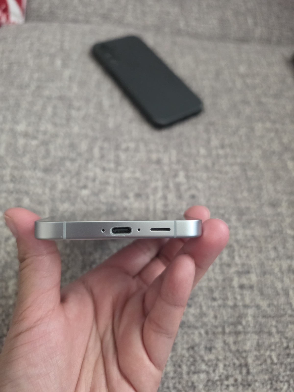 Samsung Galaxy S24 FE 128GB (Xfinity Locked) – For Parts or Wi-Fi Use Only
