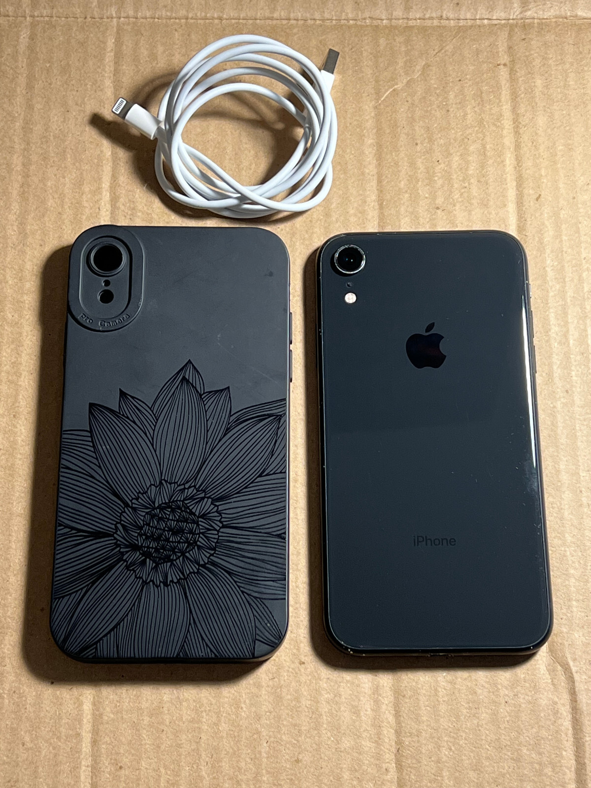 Apple iPhone XR – 64GB – Black (unlocked) A1984 (CDMA + GSM) Read
