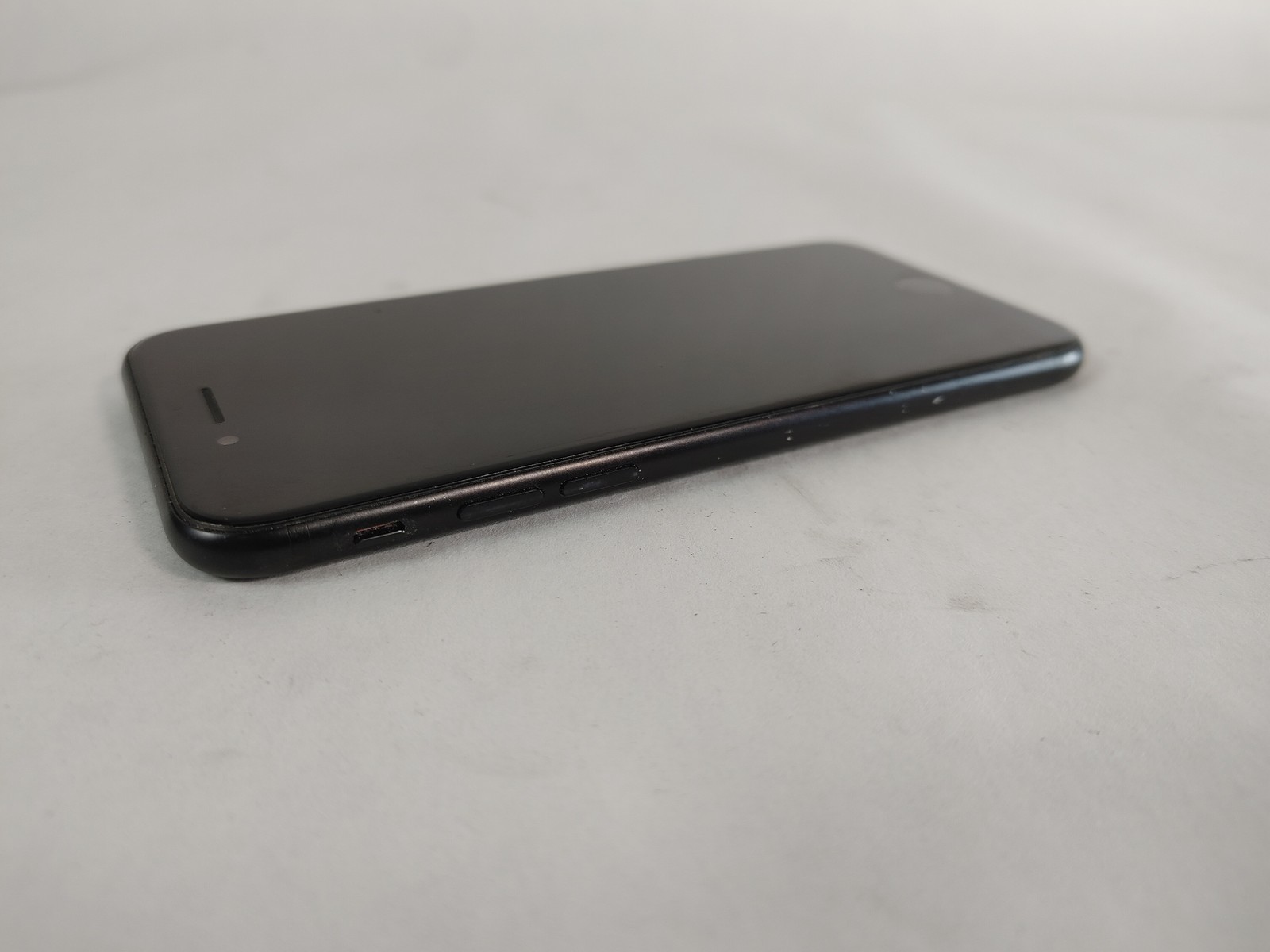 Apple iPhone SE (2020) A2275 64 GB iOS 26.5.2 (Wi-Fi + 4G) Unlocked For Parts