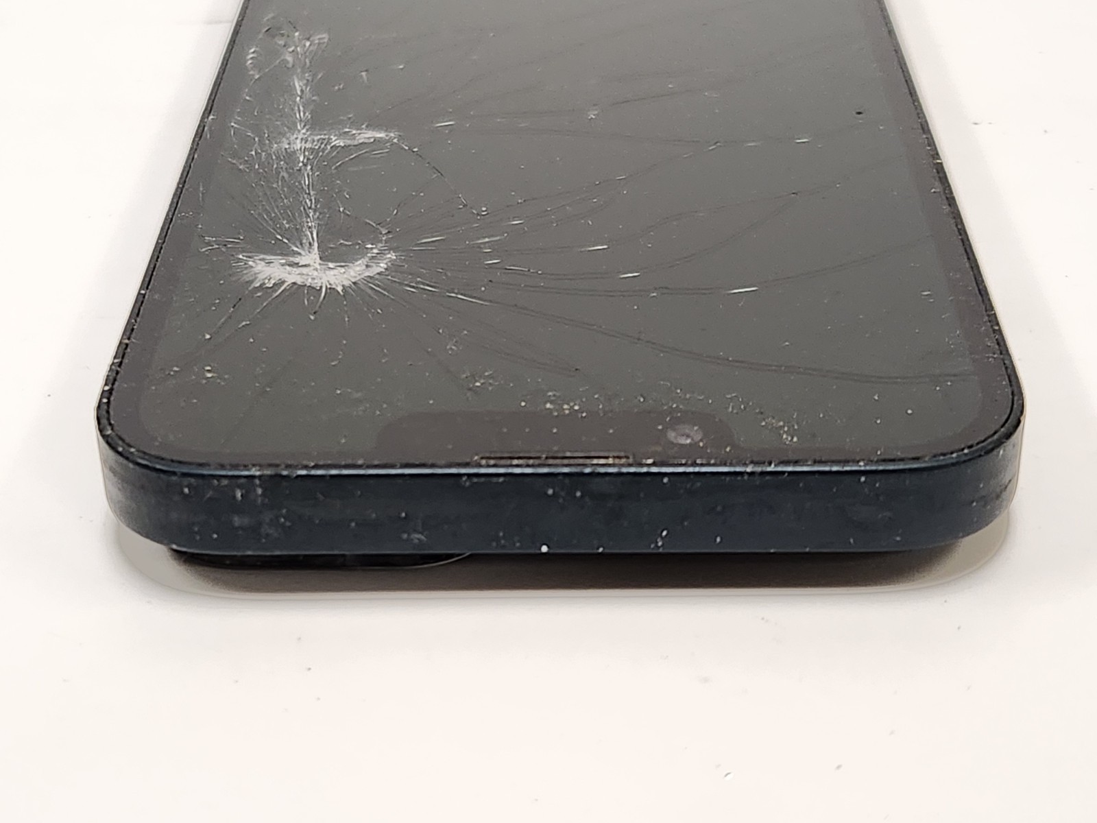 AS-IS Apple iPhone 13 Midnight 128GB – FOR PARTS/SALVAGE