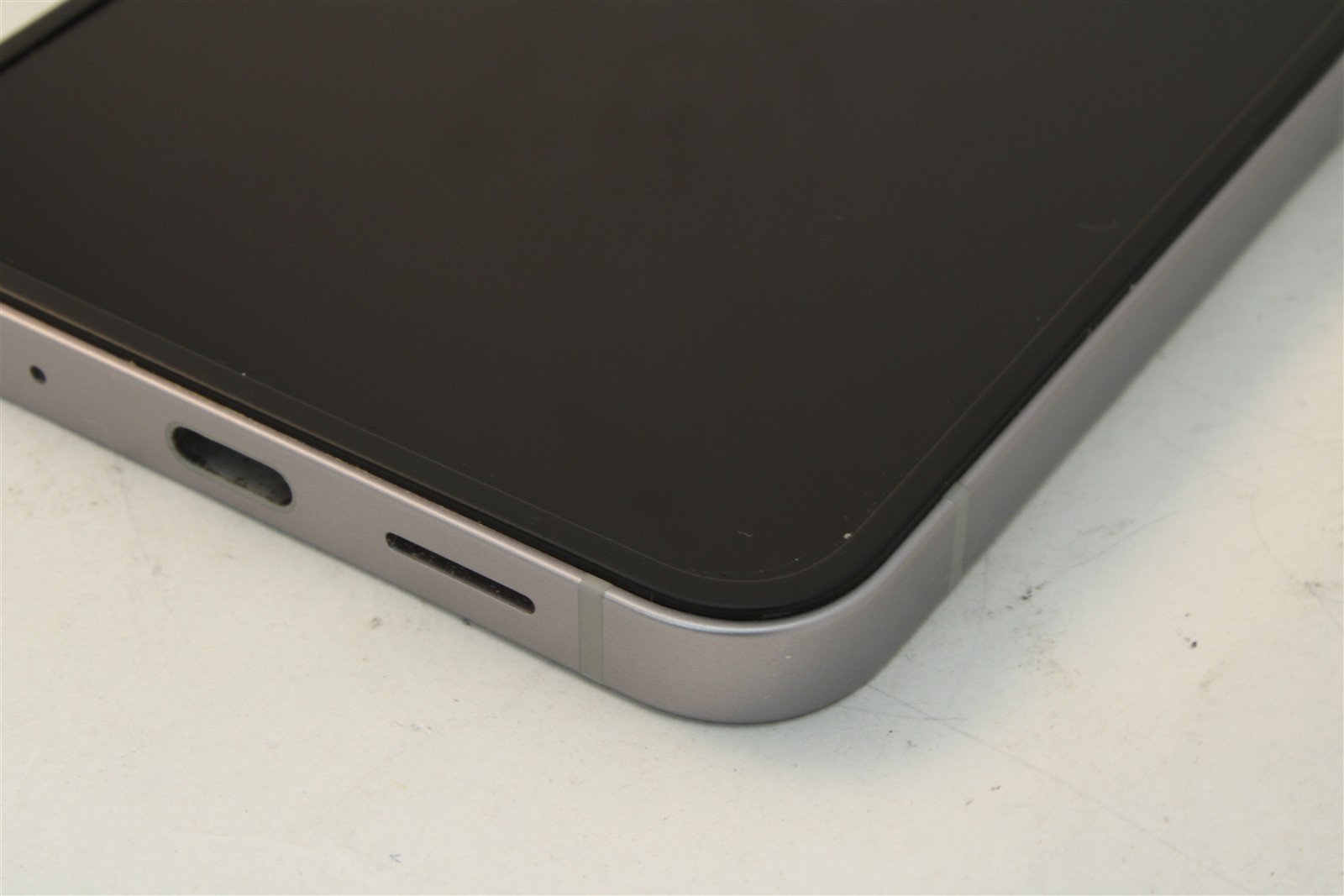 DEFECTIVE Samsung Galaxy Z Flip6 SM-F741U1 512GB Gray – Factory Unlocked 7637941