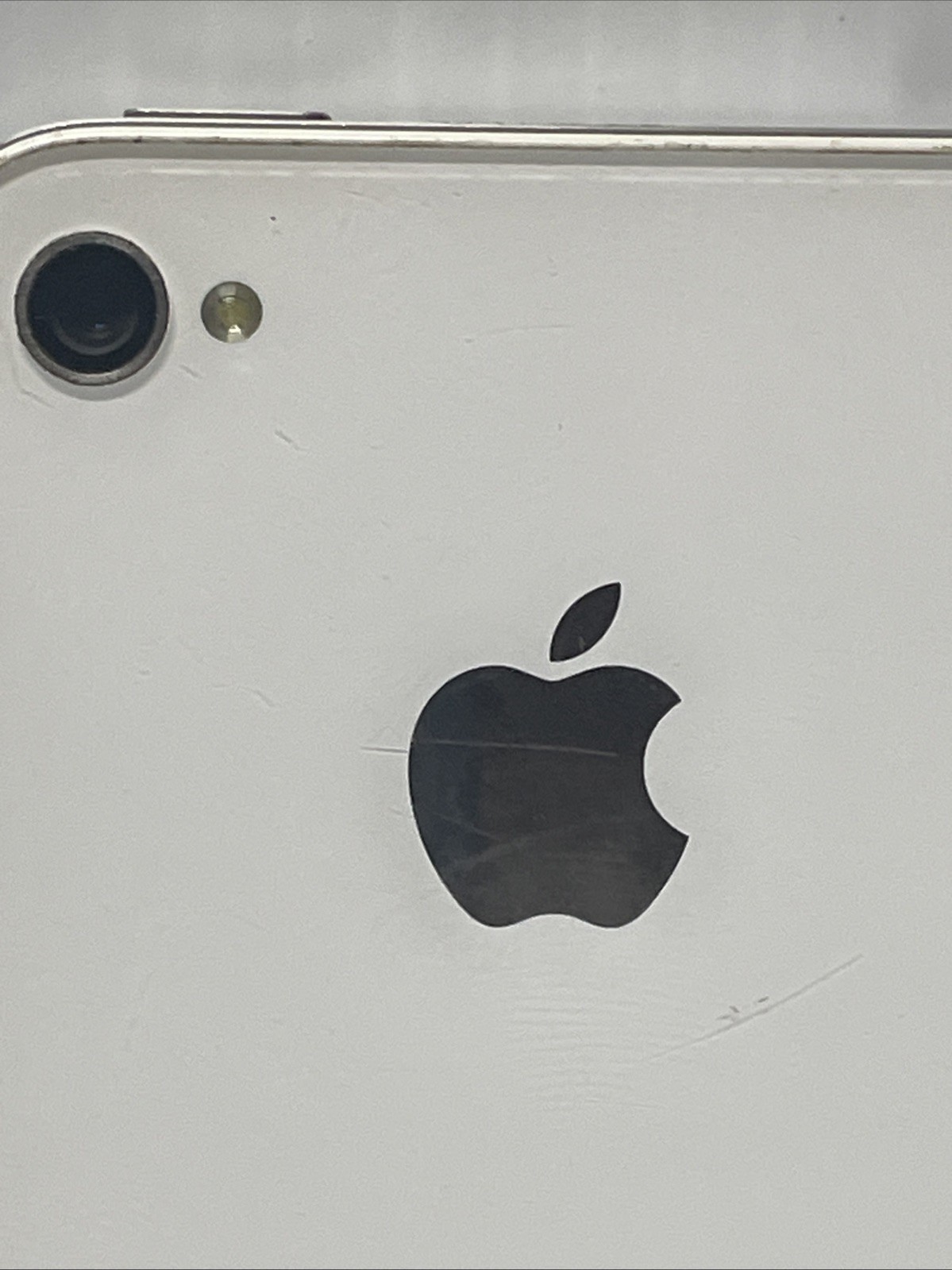 iPhone White Model # A1349 Powers on Factory Reset *Apple ID Required