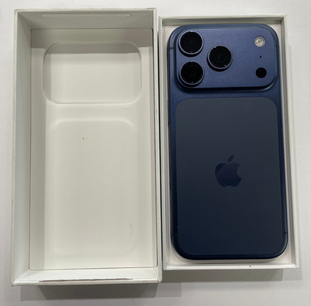 Apple iPhone 17 Pro 256GB Deep Blue MG7M4LL/A AT&T Locked, 100% Battery